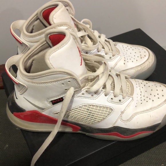 Jordan Mars youth size 6 - Picture 1 of 5